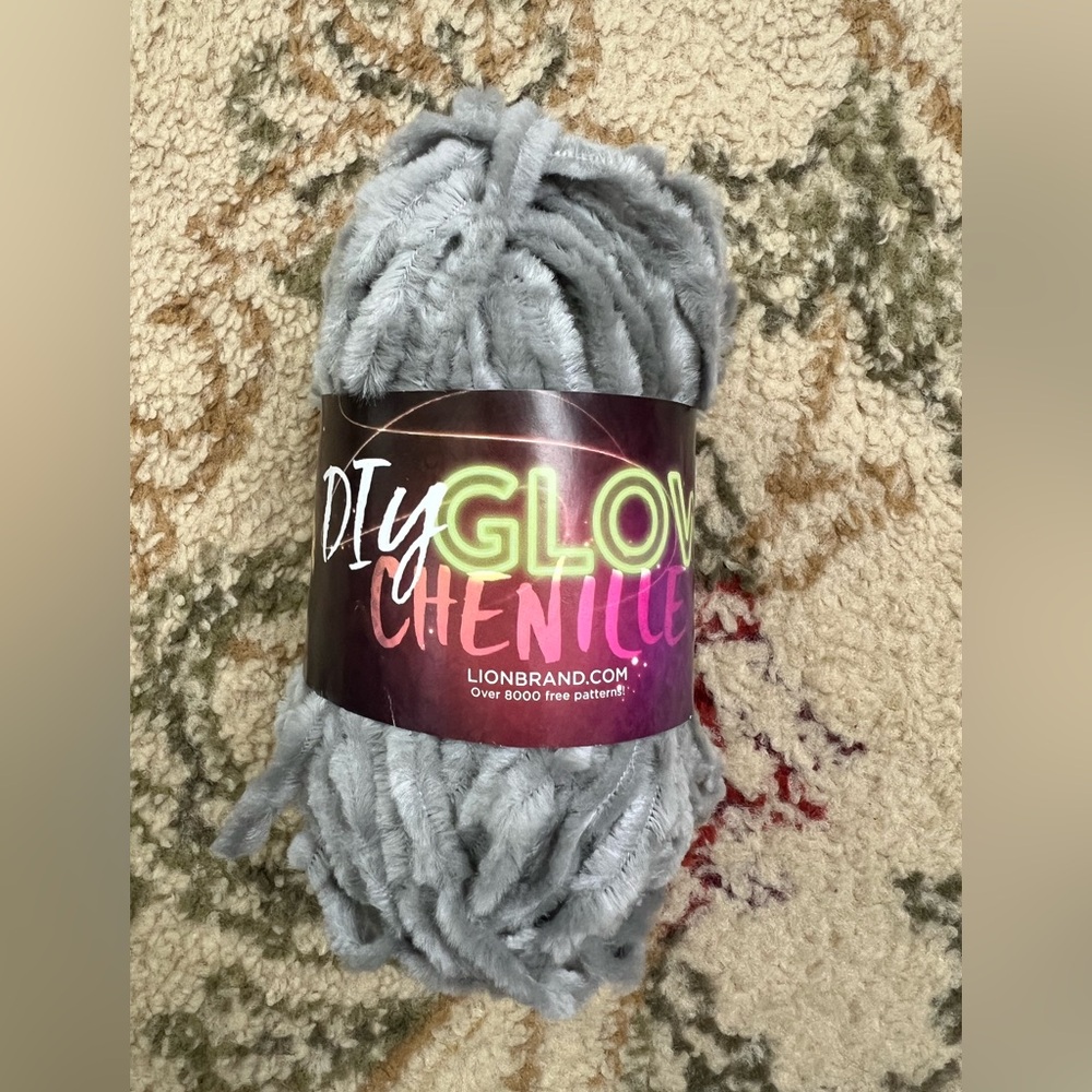 Lion Brand DIY Glow Chenille Yarn - Soft Gray